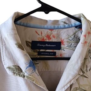 Tommy Bahama White and Blue Casual Button Down Shirt